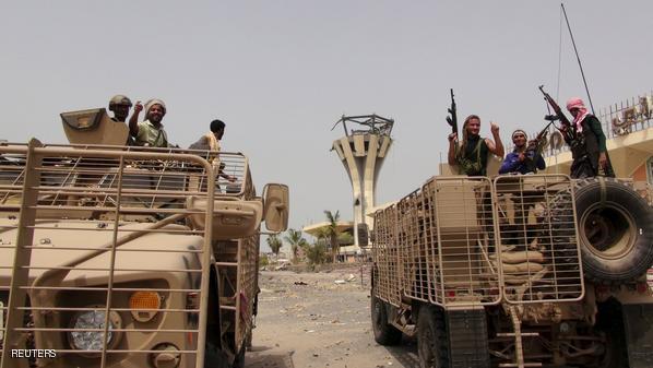 معارك دامية بين قوات الحكومة الشرعية والحوثيين في تعز