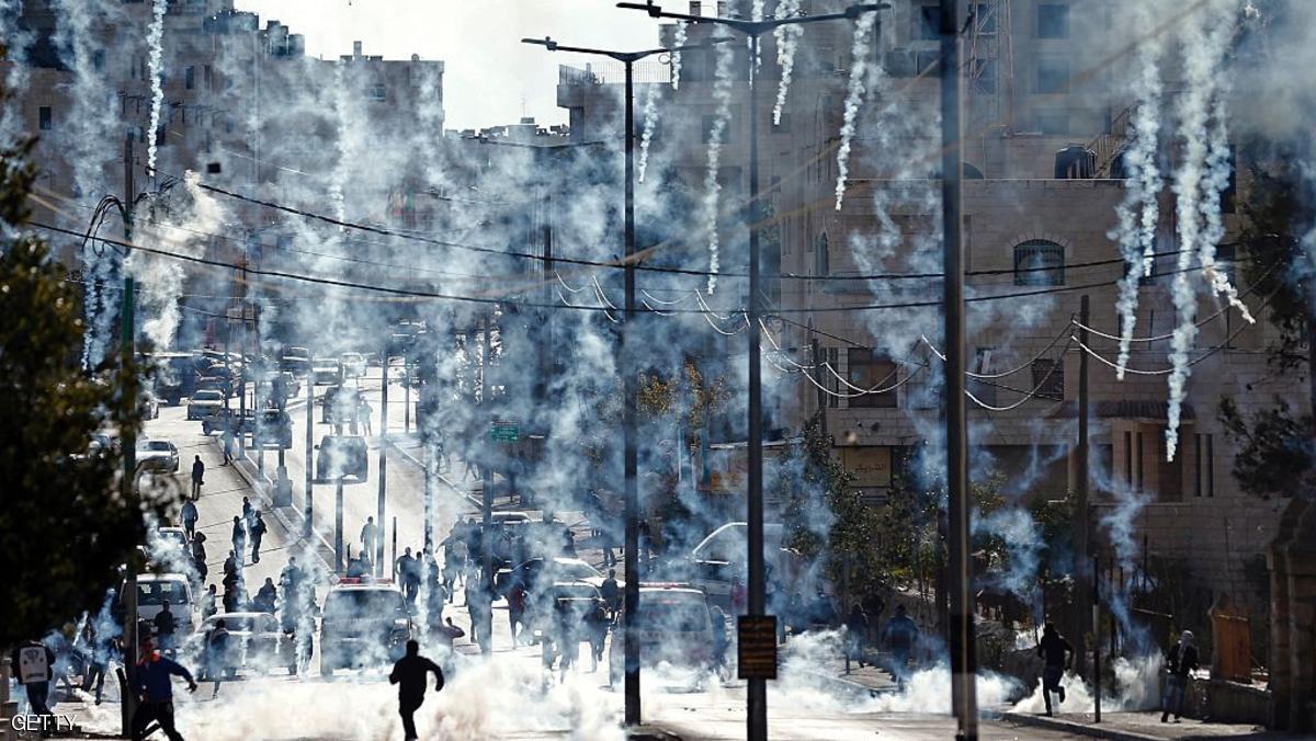شهيد وعشرات الجرحى في مواجهات مع قوات الاحتلال في الضفة وغزة