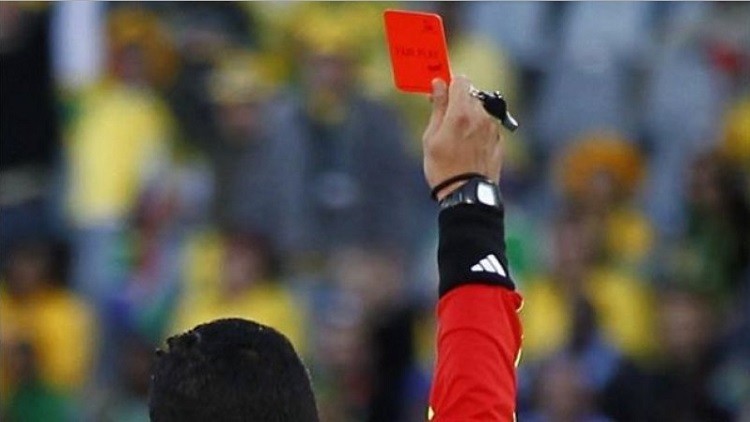 لاعب يقتل حكم المباراة بسبب منحه البطاقة الحمراء في الدوري الارجنتيني