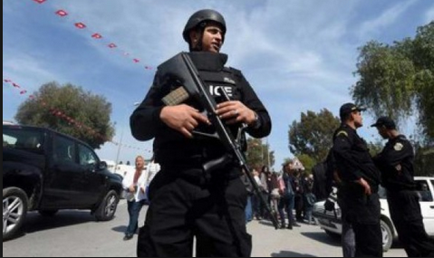 التلفزيون التونسي : مقتل عنصر من حرس الجمارك التونسي على الحدود